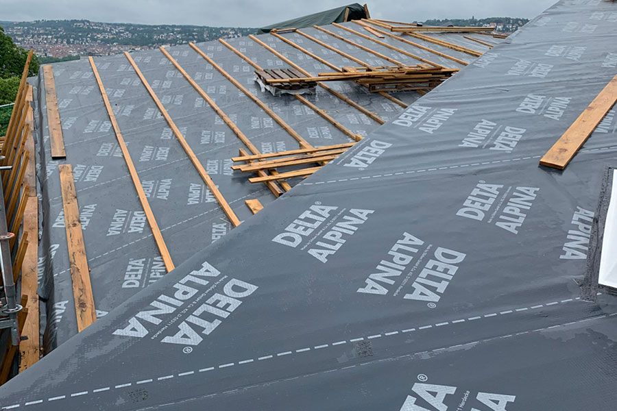 Auch bei niedrigen Temperaturen bietet DELTA®-ALPINA eine sichere Verarbeitung. Unterdeckbahn von DELTA